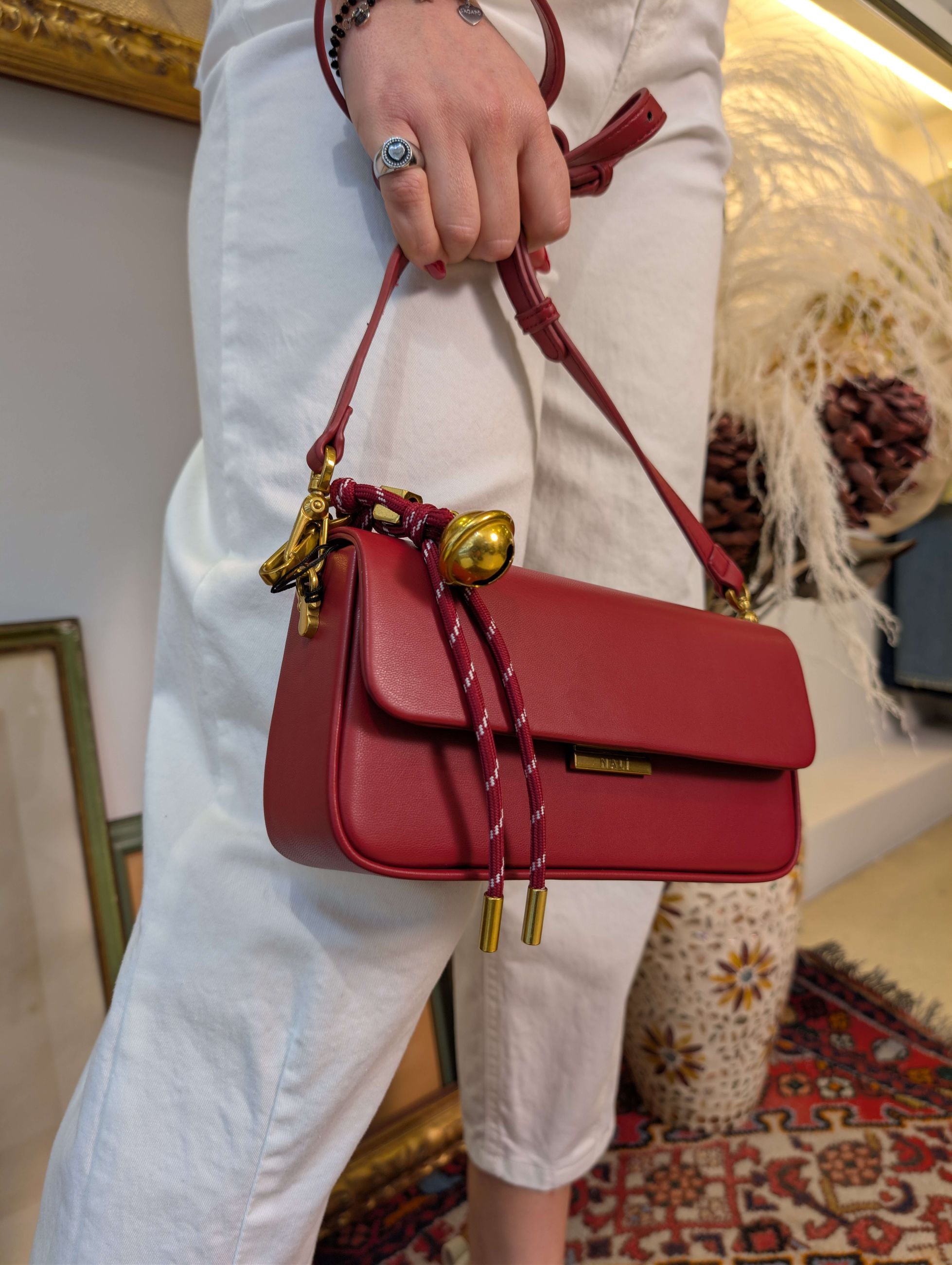 BORSA BRISTOL A SPALLA CON CIONDOLO ROSSO - NALI'