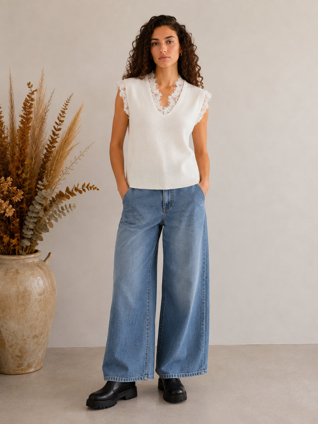 Gilet in pura lana con pizzo - TENSIONE IN