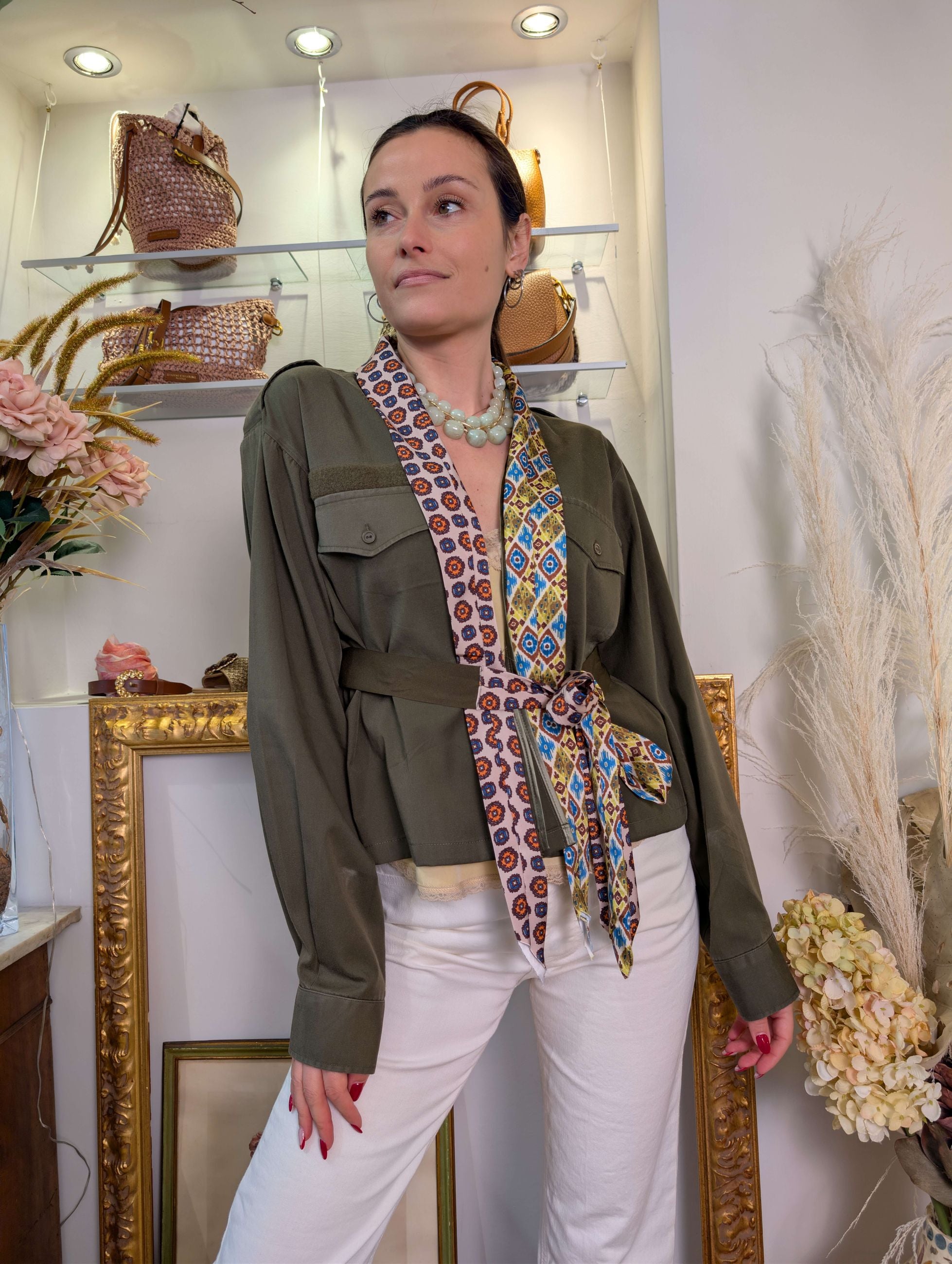 Giacca militare in tessuto riciclato con dettagli in microfantasie e cintura - DIXIE