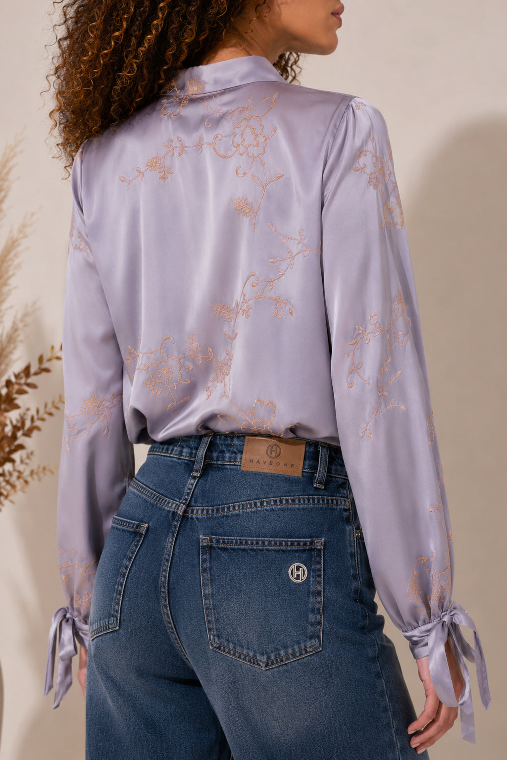 Camicia in raso con ricami floreali e polsini con fiocco - SHE_FLORENCE_LAB