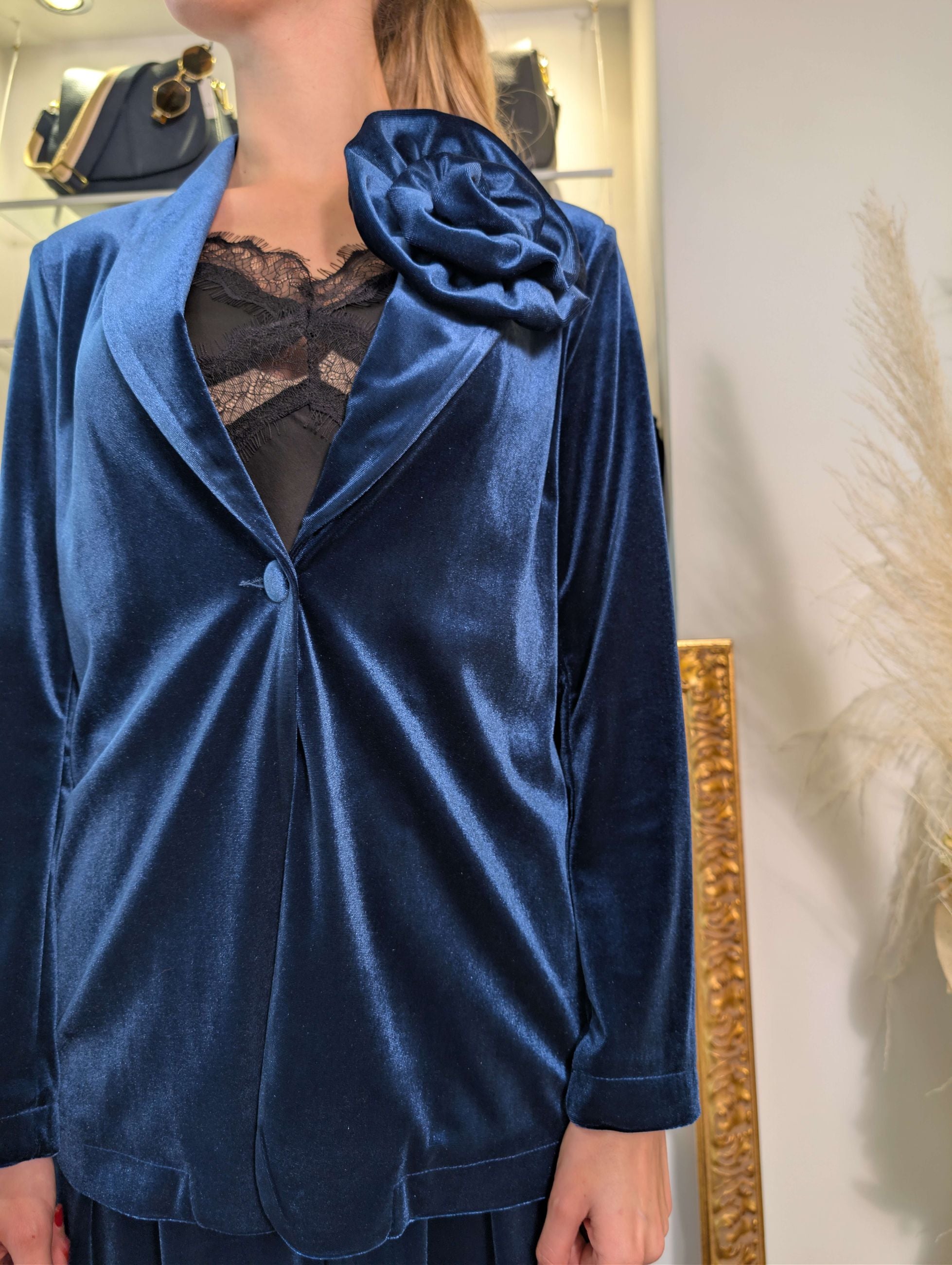 Giacca con spilla in velluto liscio - TENSIONE IN