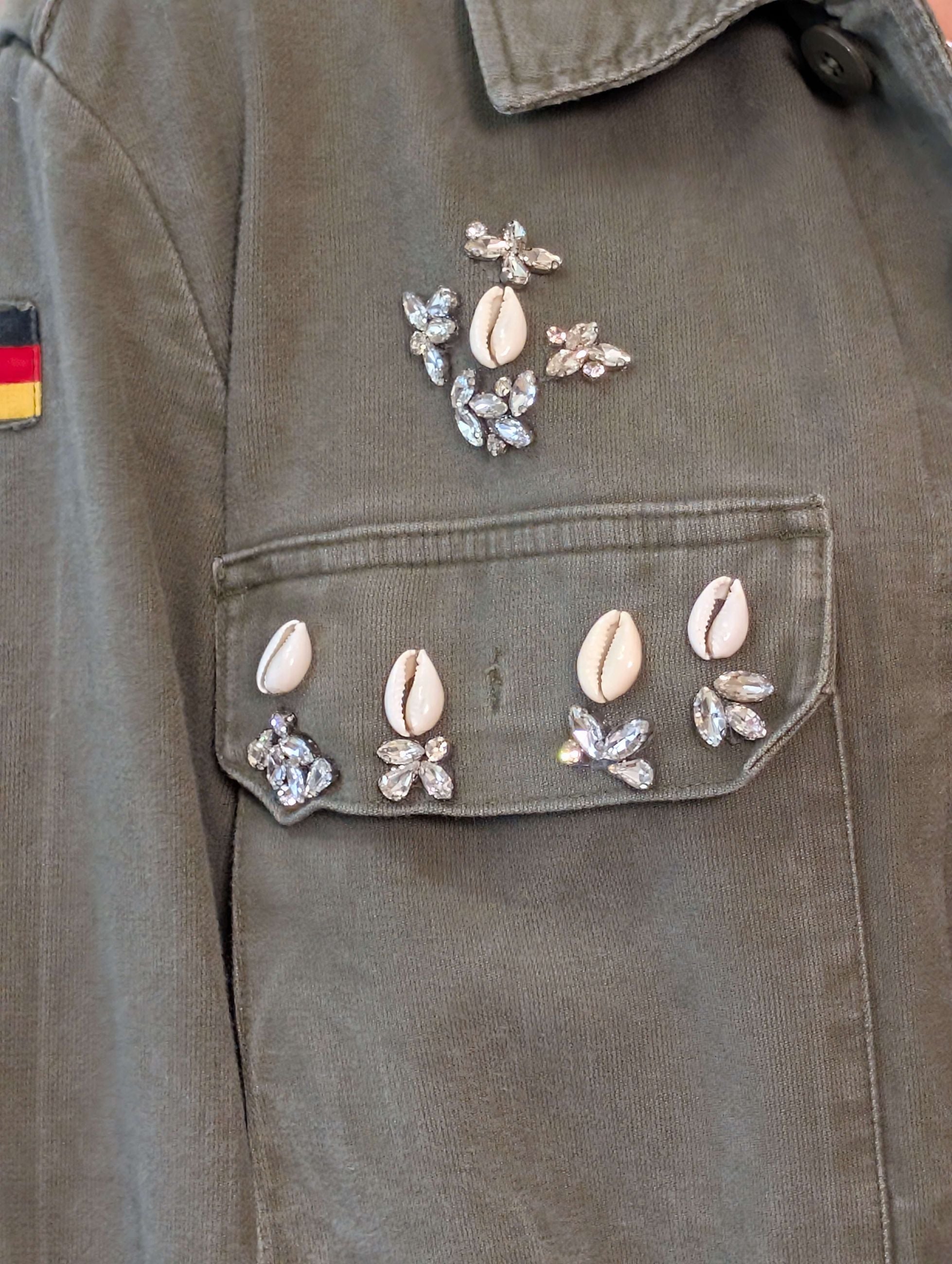 Giacca vintage con castoni e conchiglie - TENSIONE IN