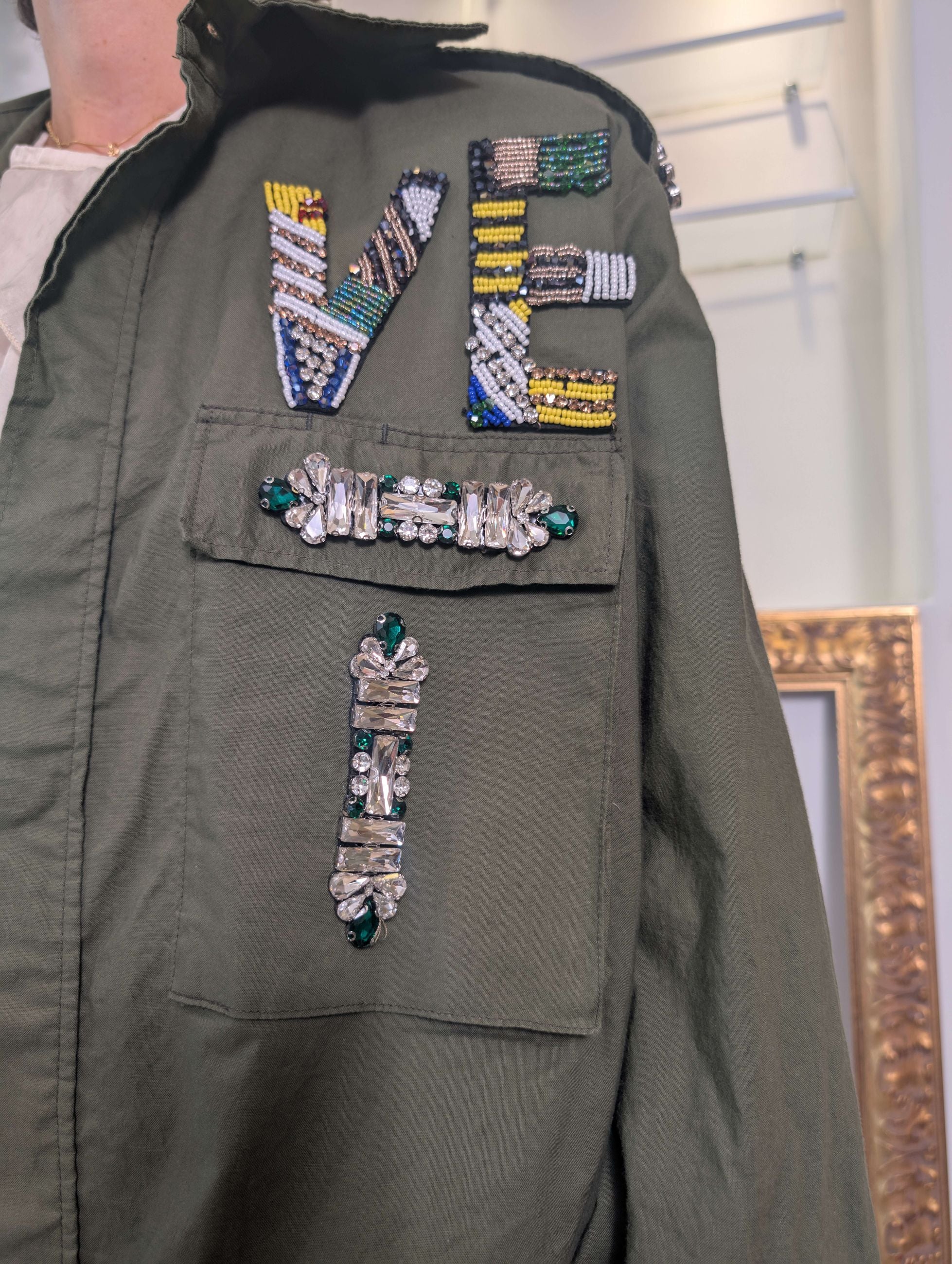 Sahariana militare customizzata con strass e canottiglie - TENSIONE IN