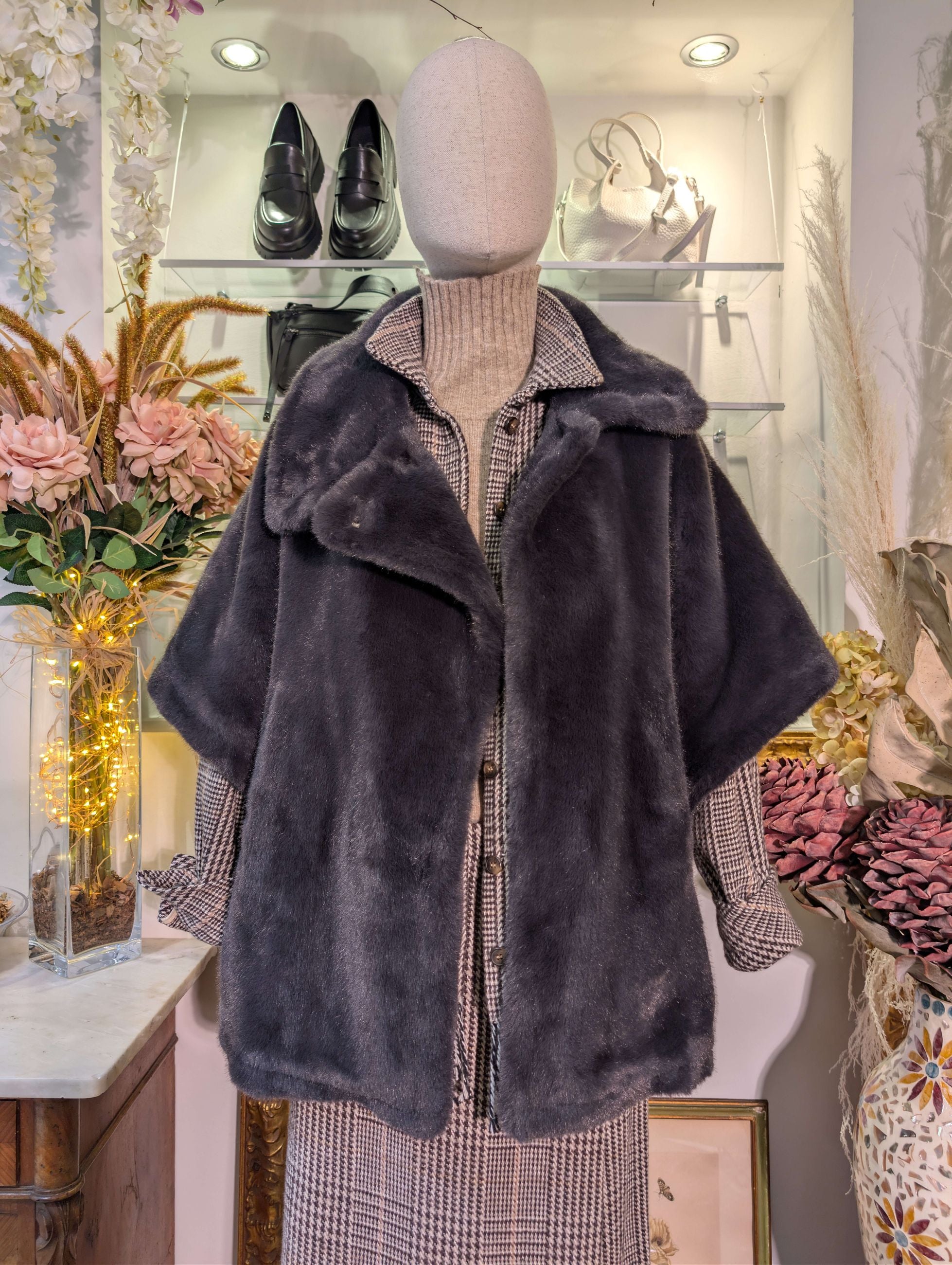 Mantella in Pelliccia - TENSIONE IN